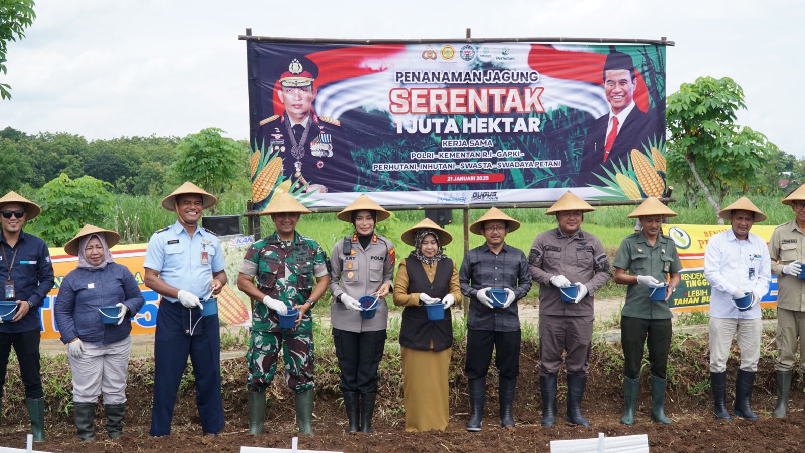 Dandim Gunungkidul, Hadiri Penanaman Jagung Serentak Satu Juta Hektar Oleh Polres Gunungkidul Di Kalurahan Karangrejek.