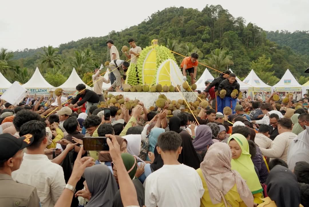 Puncak Festival Durian Solok Selatan Ke-4: 2.025 Buah Durian Dibagikan Gratis untuk Masyarakat