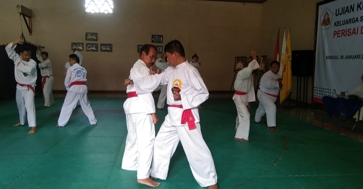 Ujian Kenaikan Tingkat ( UKT ) Keluarga Silat Nasional Perisai Diri Tingkat Jateng Diselenggarakan Di Padepokan Solo Raya Gawangan Colomadu. Karanganyar.