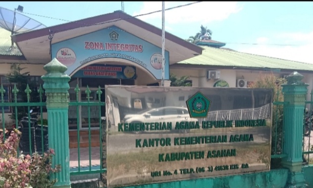 Buku Nikah Dibuat Di KUA Rahuning Tahun 2015, Diduga Langgar Aturan Hukum