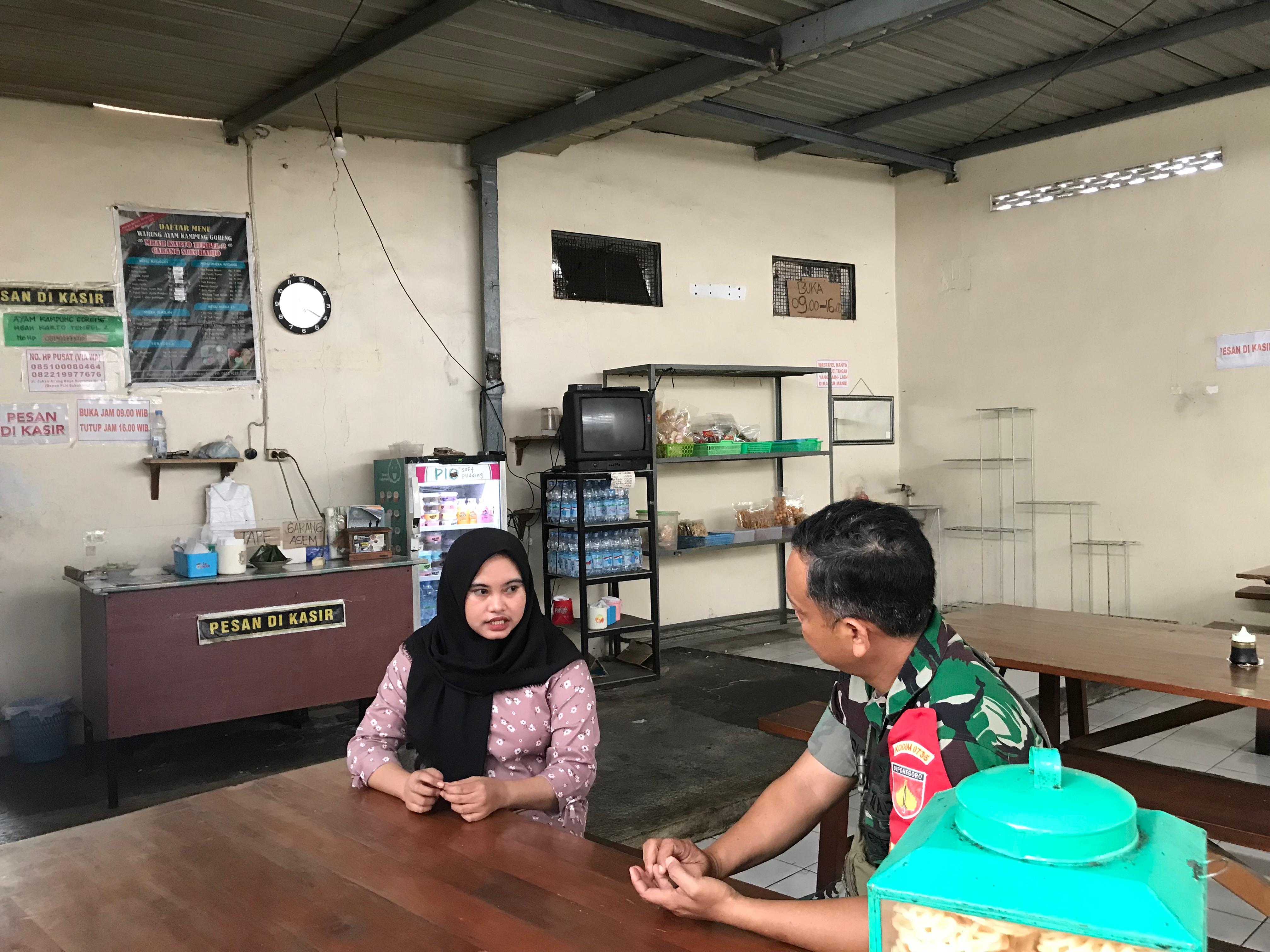 Yakinkan Wilayah Tetap Aman Pasca Perayaan Imlek, Babinsa Kepatihan Wetan Gencar Sambang Warga
