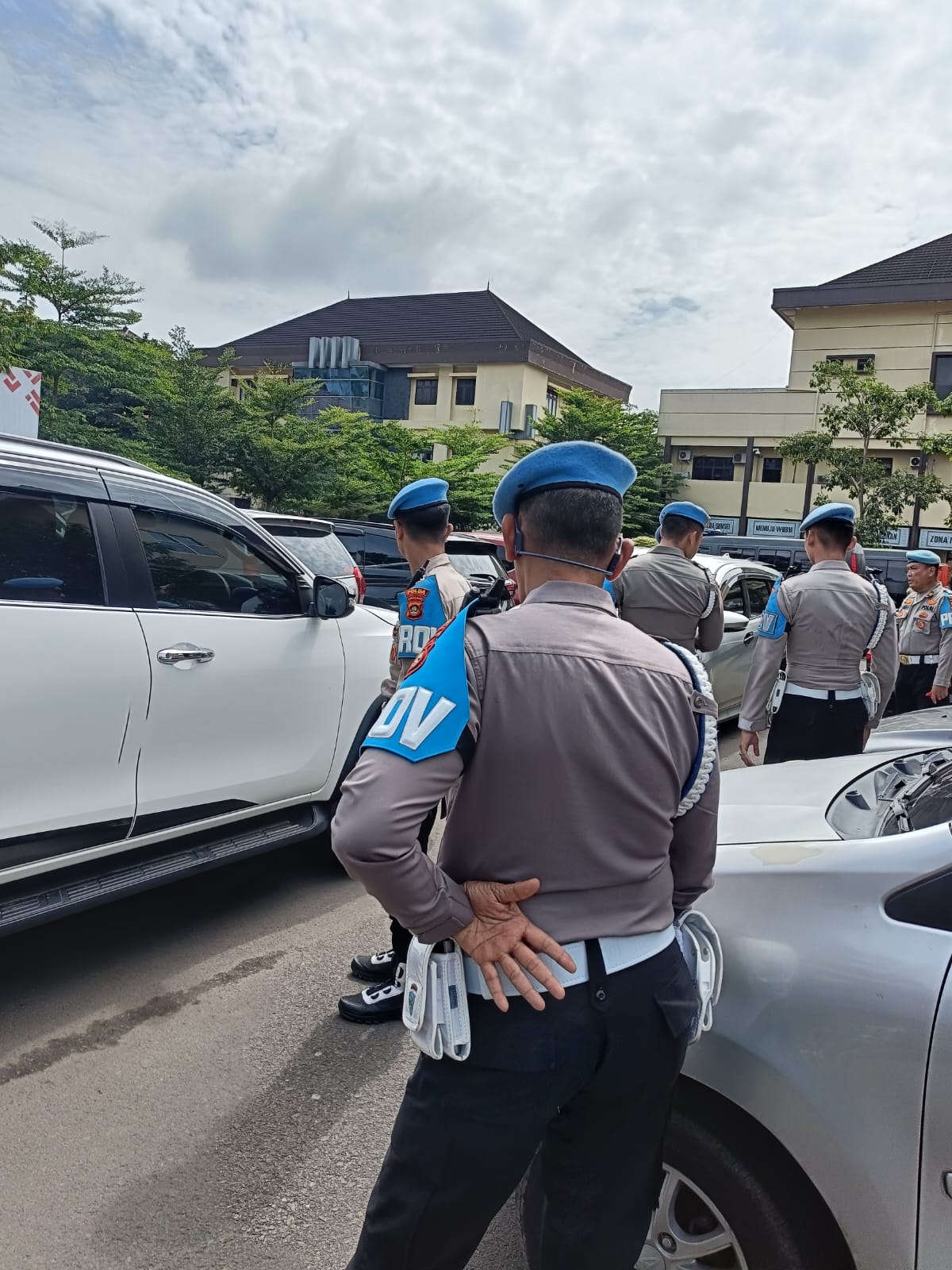 Subdit Provost Bid propam Polda Sumsel melakukan Operasi Penertiban kendaraan yang Parkir tidak Sesuai aturan.