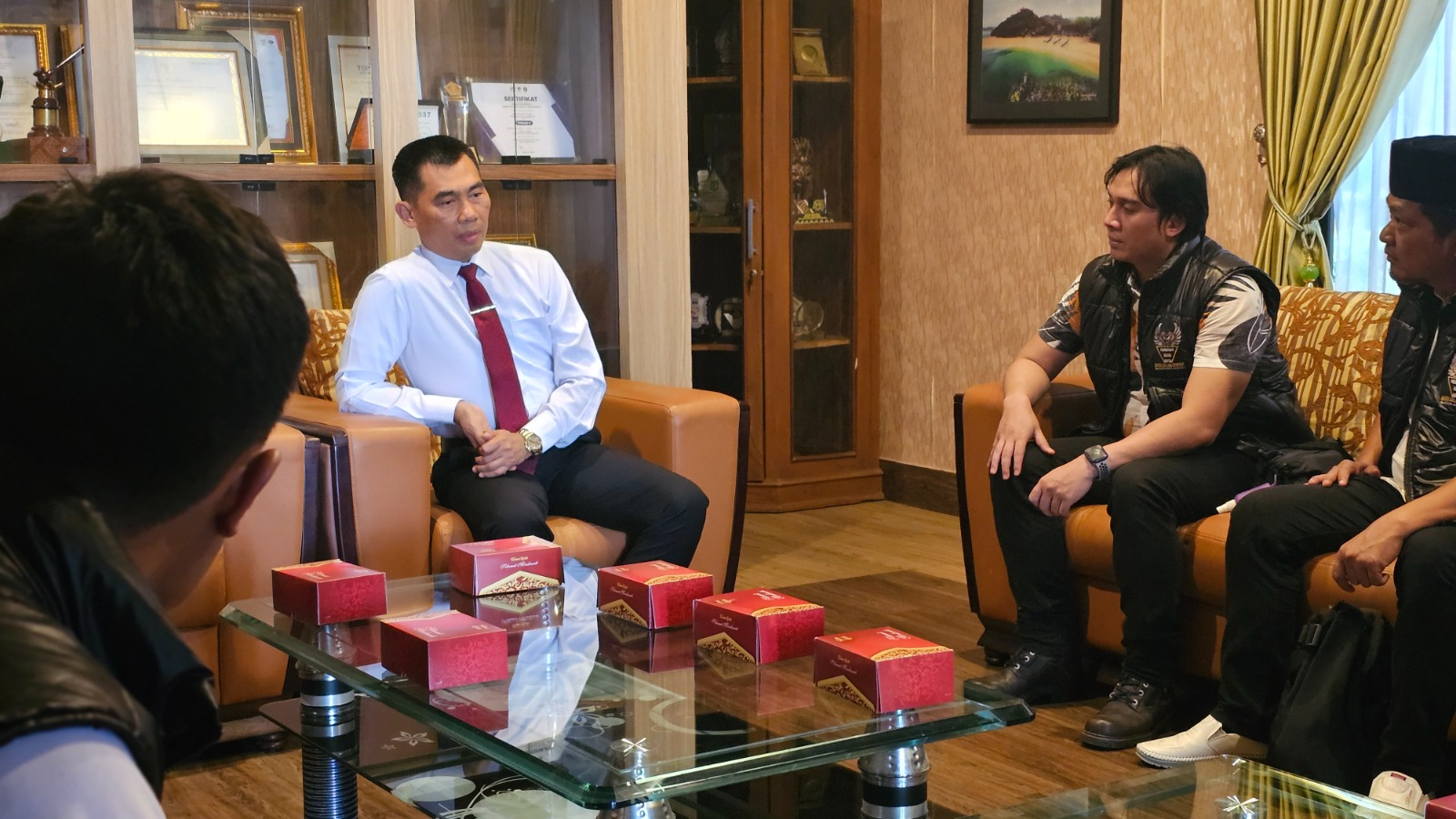 Bupati Gunungkidul Sunaryanta melakukan pertemuan dengan Densus 88 di Kantor Sekretariat daerah Gunungkidul