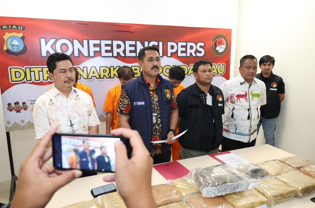 15,6 Kg Ganja Kering Dari Sumut Berhasil Diungkap Dit Resnarkoba Polda Riau, 3 Pelaku Diamankan