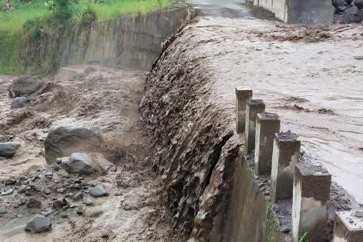 Bupati Eka Putra Menghimbau Intensitas Hujan Tinggi, Warga di Bantaran Sungai Diimbau Tetap Waspada