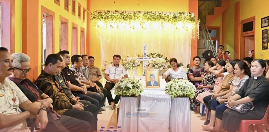 Bupati Nias Yaatulo Gulo, Melayat Atas Meninggalnya Wakil Ketua DPRD Nias