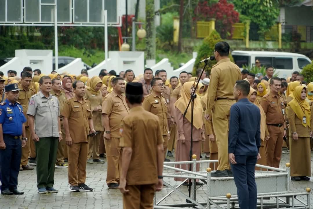Bupati Khairunas Pimpin Apel Gabungan, Apresiasi Kinerja Pemkab Solok Selatan Tahun 2024