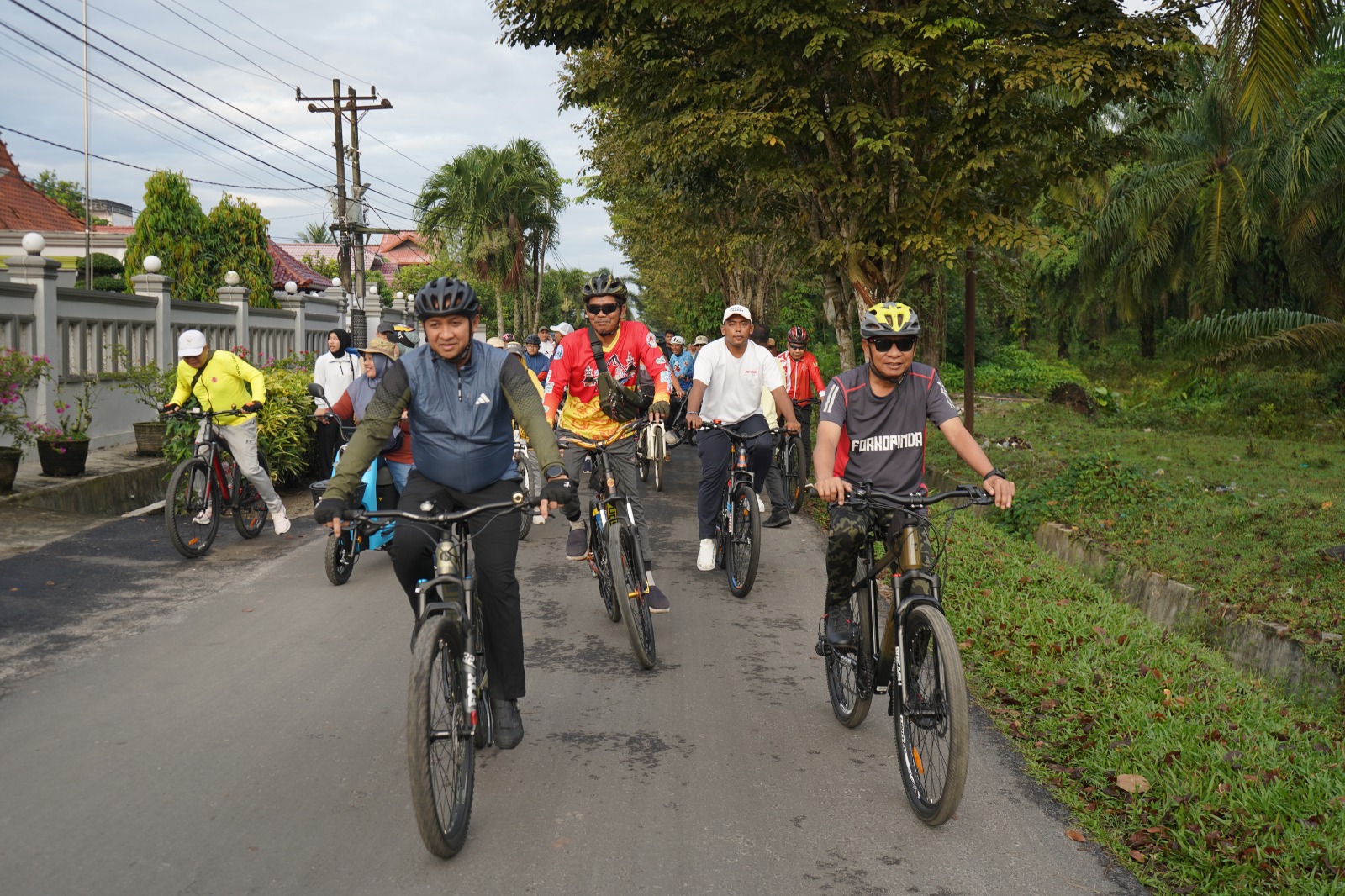 Bupati Asahan Gowes Bareng Komunitas Sepeda Kota Kisaran
