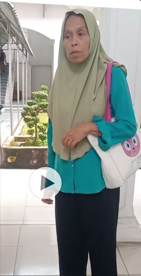 Bayaaeeeh,…..Lebih Sepuluh Tahun Tak Dapat BLT, Dari Sei. Kepayang Nuraini Datangi Dewan