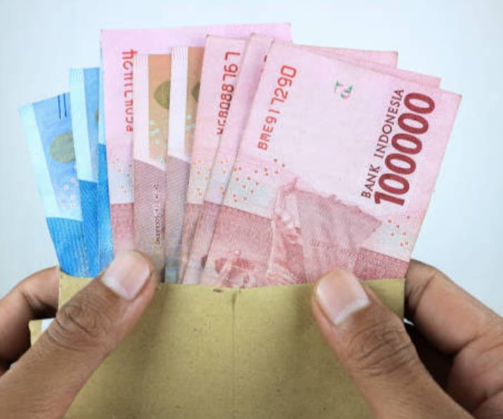 Diduga gara-gara hutang piutang , hubungan antar sesama menjadi renggang.