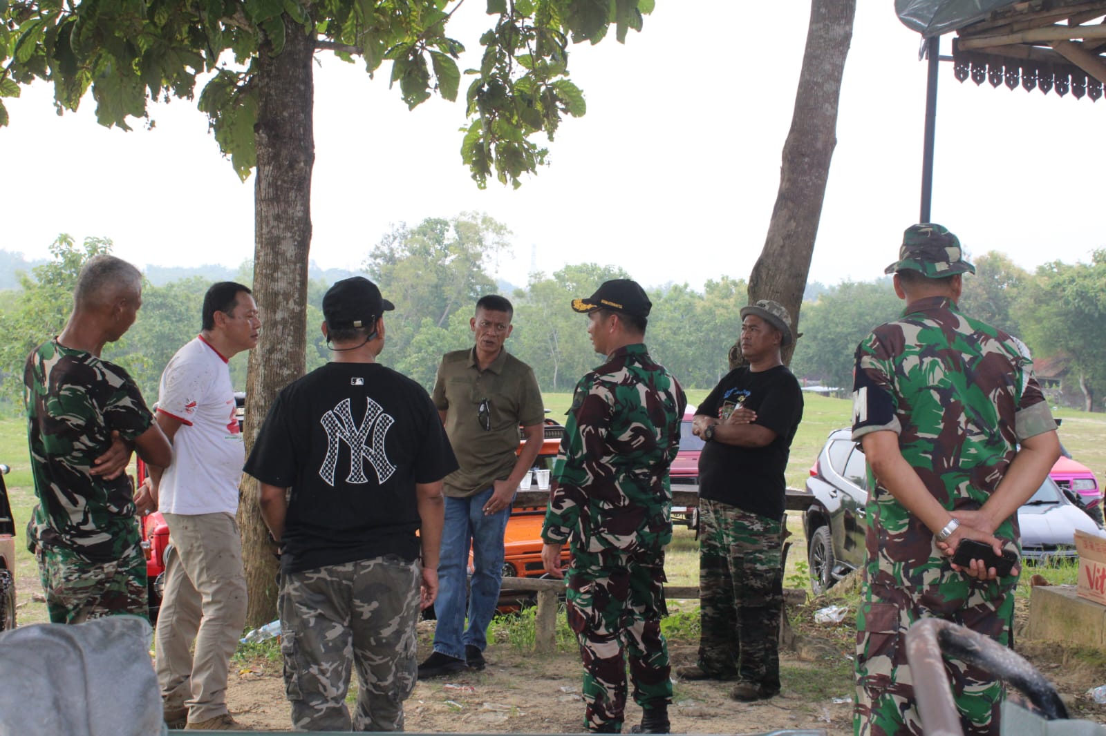 Letkol Inf Muhidin Dampingi Kasrem 072/Pmk Tinjau Rute Fun Off Road dan Baksos di Sirkuit Janoko