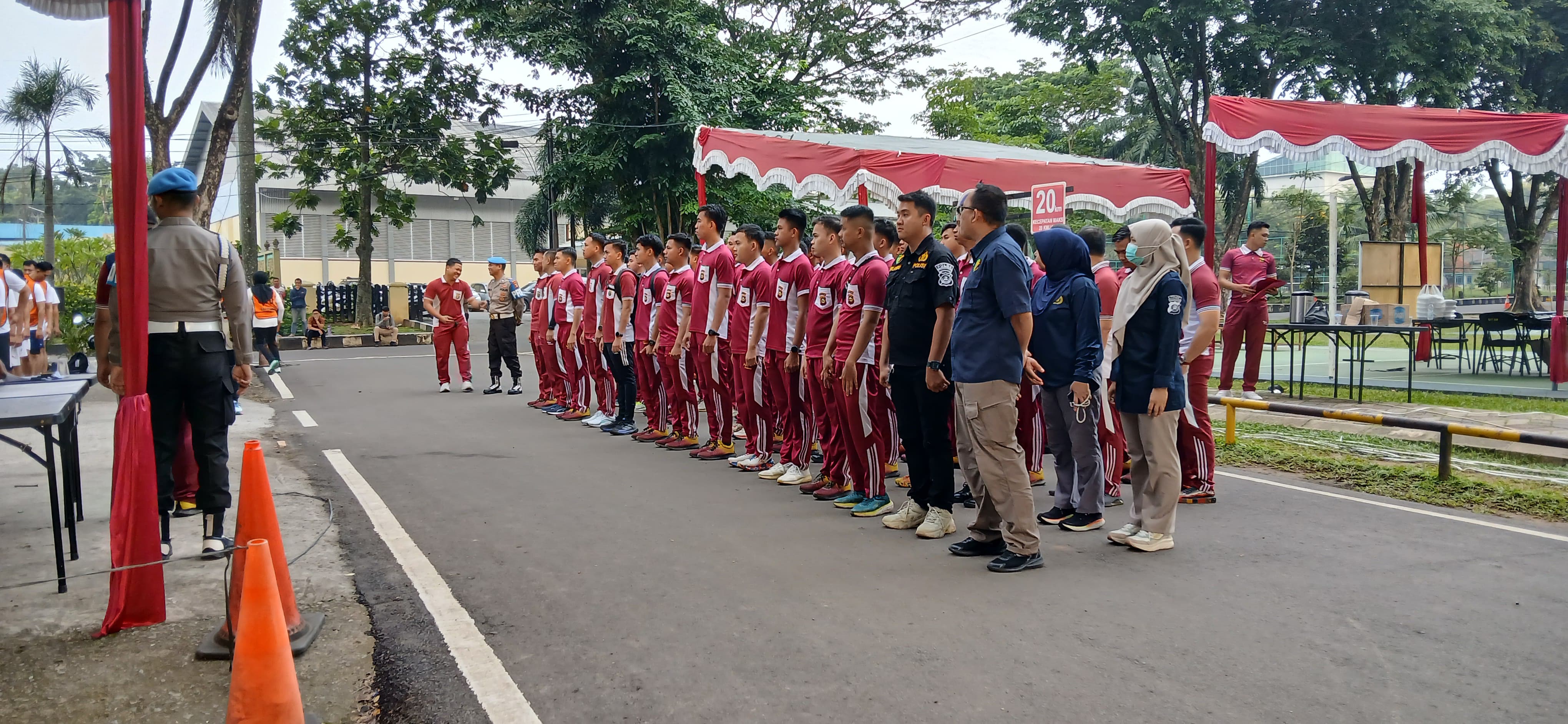 Calon Siswa Sekolah Inspektur Polisi Angkatan ke – 45 Tahun 2025 Panda Polda Sumsel Ikuti Ujian Kesamaptaan Jasmani