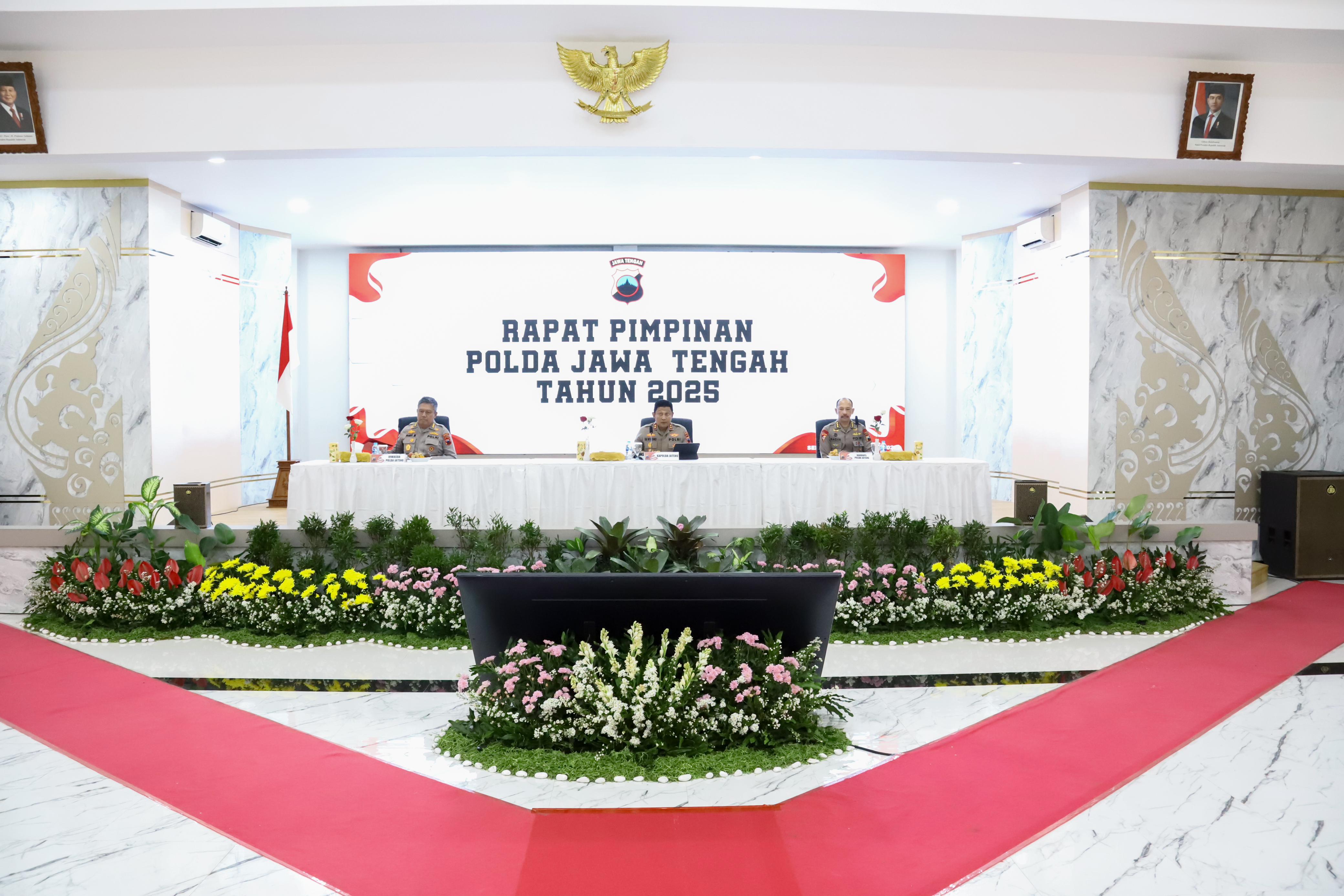 Pada Rapim Polri Polda Jateng, Kapolda Minta Personil Introspeksi dan Berbenah, Tingkatkan Kualitas Pelayanan