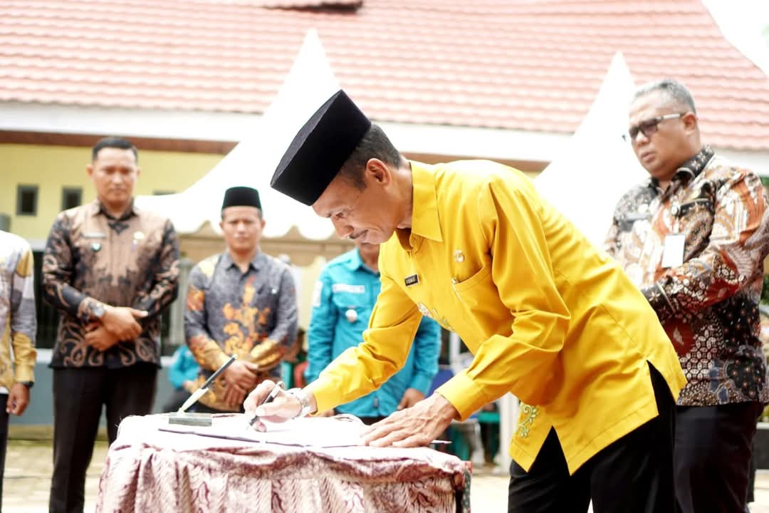 Wabup H. Yulian Efi Hadiri Musrembang Kecamatan SBH, Tanda Tangani Kesepakatan Penetapan Program 2025