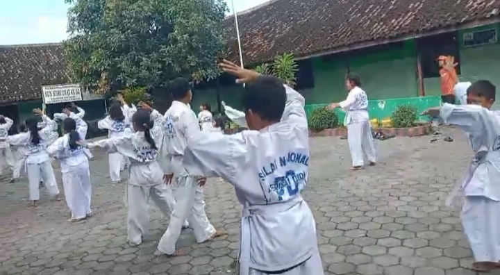 Senam Keluarga Silat Nasional Perisai Diri Kalitan Kartasura Sukoharjo Solo Jateng.