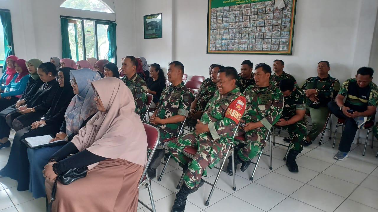 Tumbuhkan Rasa Kebersamaan, Danramil 04/Jebres Berikan Arahan Dalam Pertemuan Rutin Persit Ranting 05