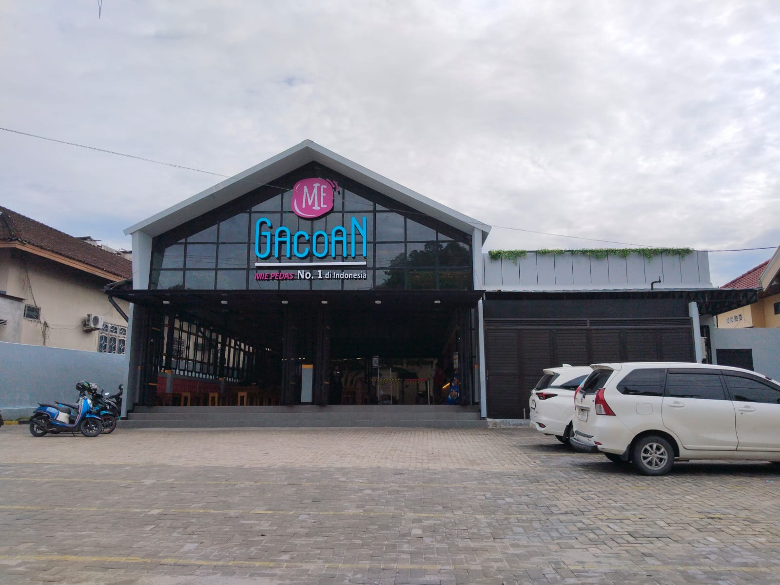 Heboh tersebar isu di sosial media pangkalan bun mie gacoan di tutup karena mengandung minyak babi tidak benar