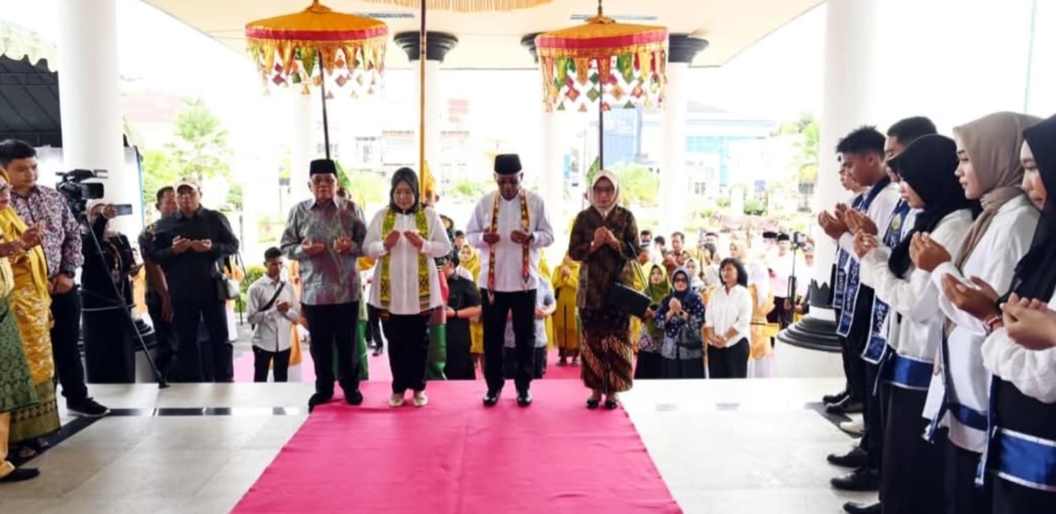 Selamat Datang Bupati Dan Wakil Bupati Di Rumah  Kotawaringin Barat