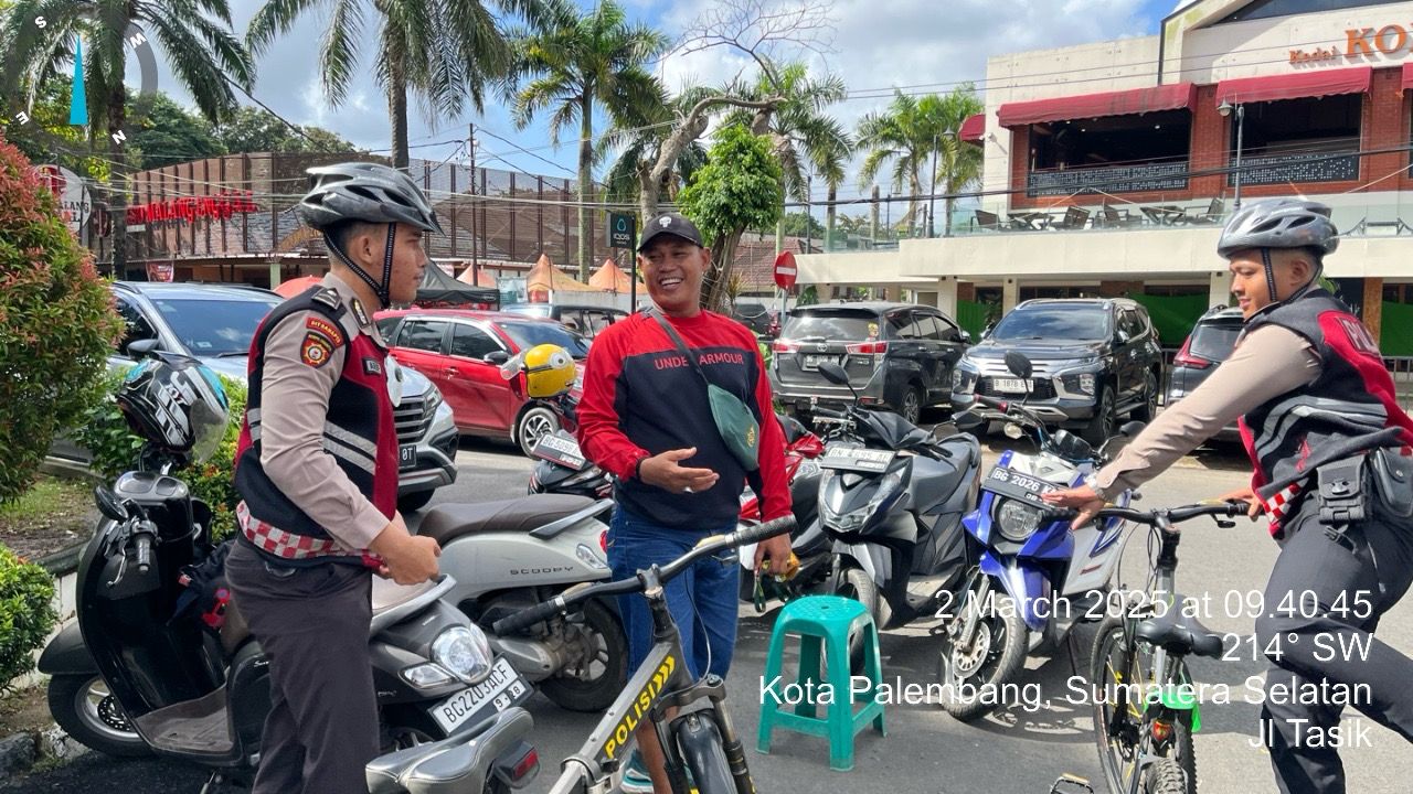 Hari Kedua Ramadhan Patroli Sepeda Ditsamapta Polda Sumsel beri pesan Kamtibmas Area Kambang Iwak Palembang