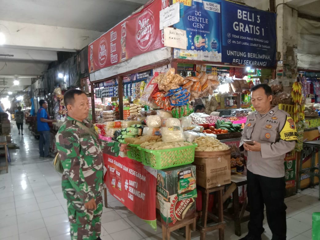 Babinsa Nusukan Bersama Bhabinkamtibmas Sambangi Pasar Tradisional