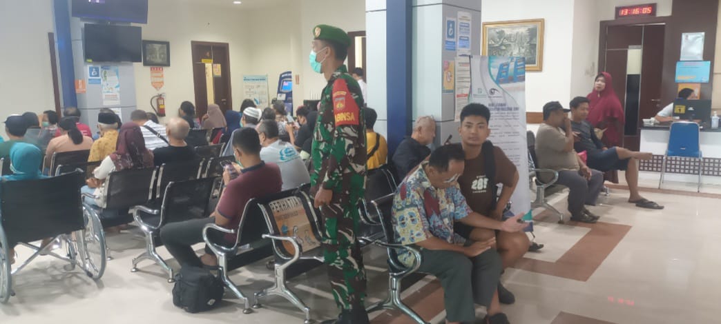 Sasar RS Mata Solo, Babinsa Karangasem Deteksi Dini Perkembangan Situasi di Wilayah Binaan