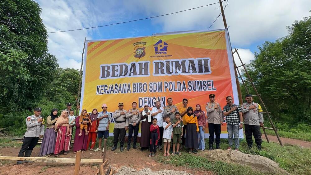 Sambut Ramadhan, SDM Polda Sumsel Laksanakan Kegiatan Bedah Rumah