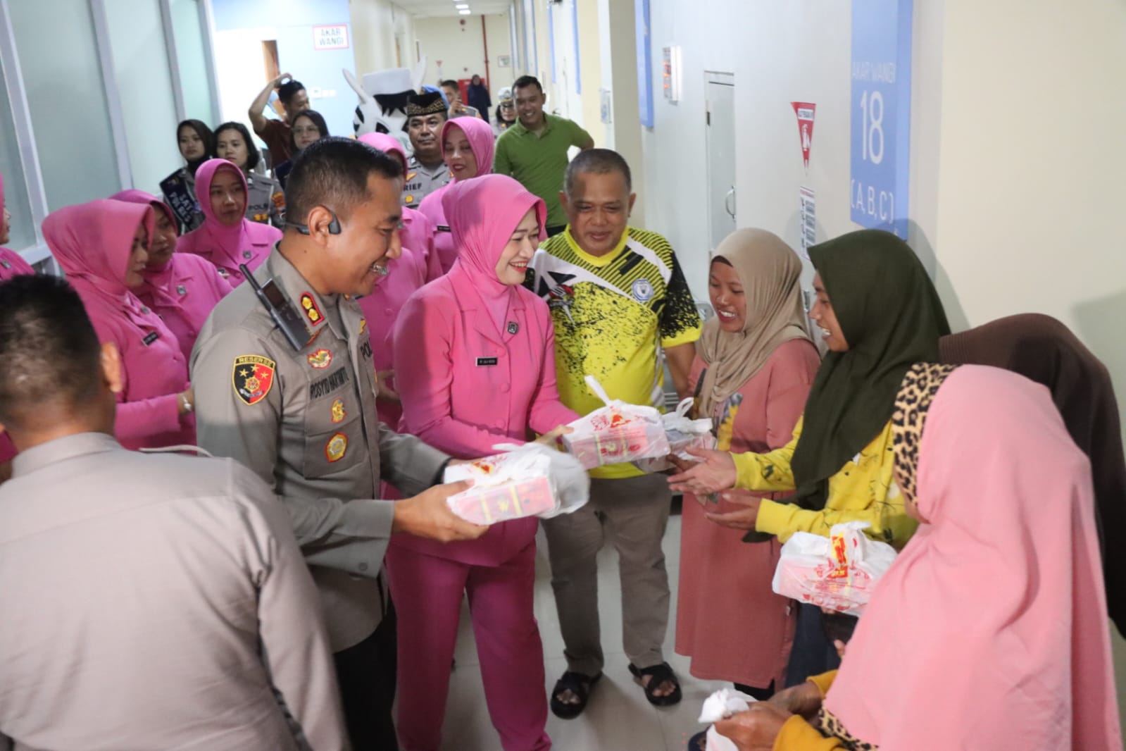 Aksi Sosial Polres Boyolali dan Jajaran Bhayangkari: 700 Takjil untuk Pasien dan Keluarga di RSUD Pandan Arang