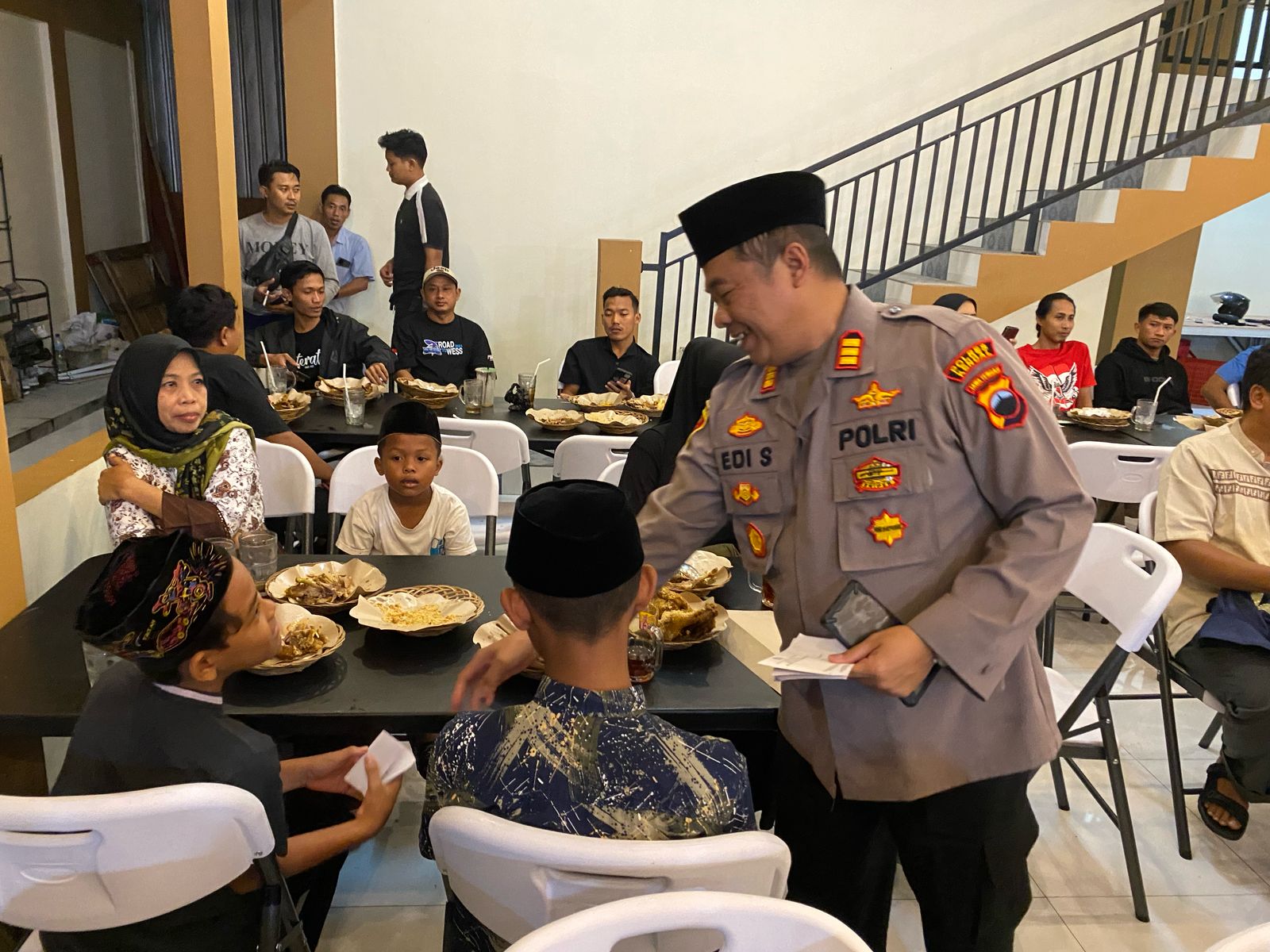 Kebersamaan di Bulan Suci, Polsek Kaliwungu Bukber dengan Anak Yatim