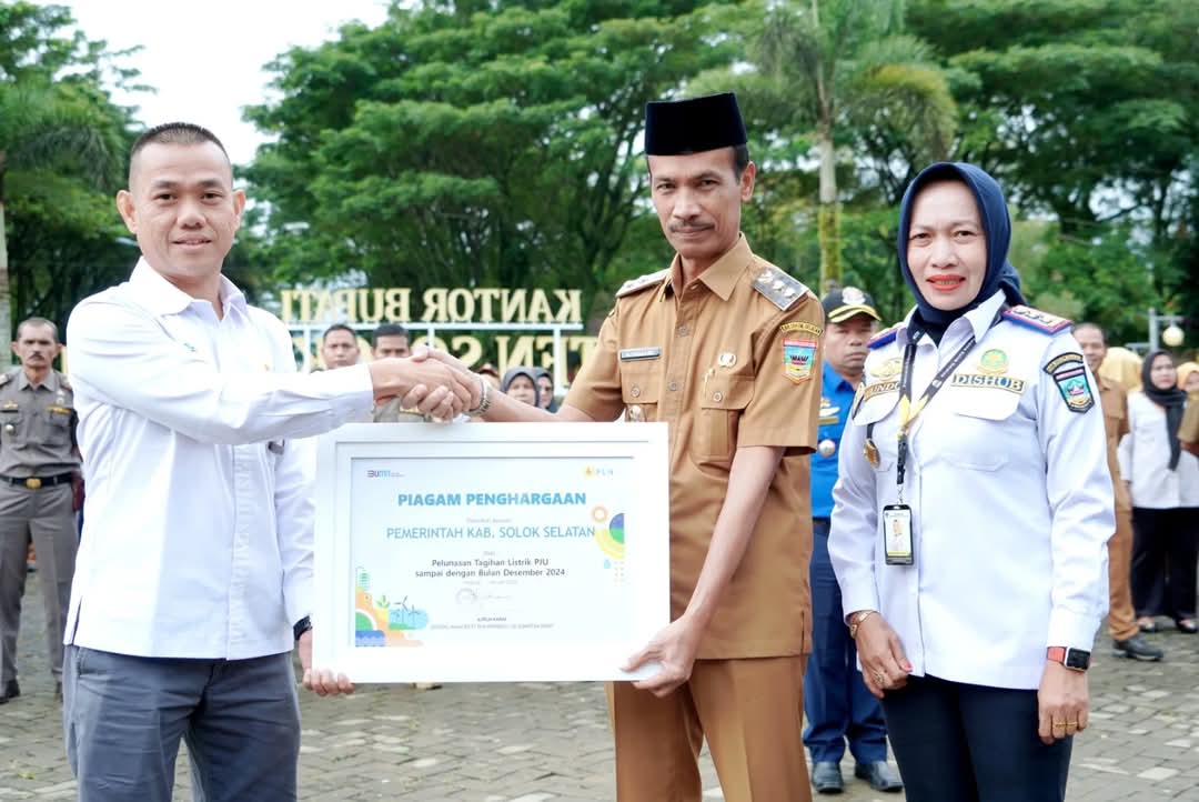 Kabupaten Solok Selatan Raih Penghargaan dari PLN atas Pelunasan Tagihan PJU Tercepat di Sumatera Barat