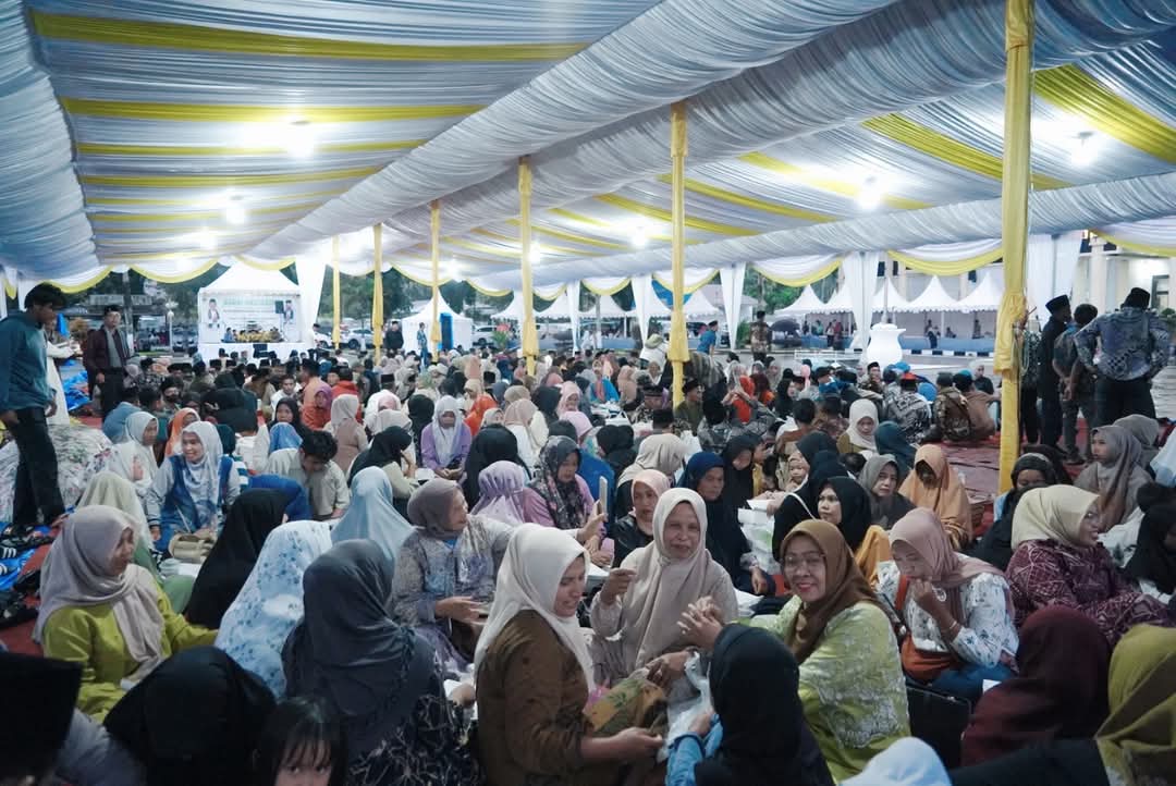Gelar Syukuran, Bupati dan Wakil Bupati Solok Selatan Berbuka Bersama Masyarakat