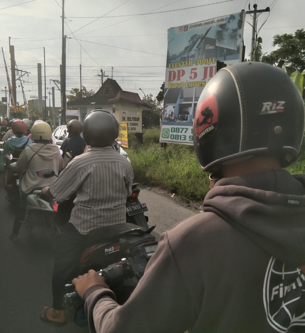 Sukoharjo kemacetan parah terjadi di pintu kereta api Dukuh Mulyosari