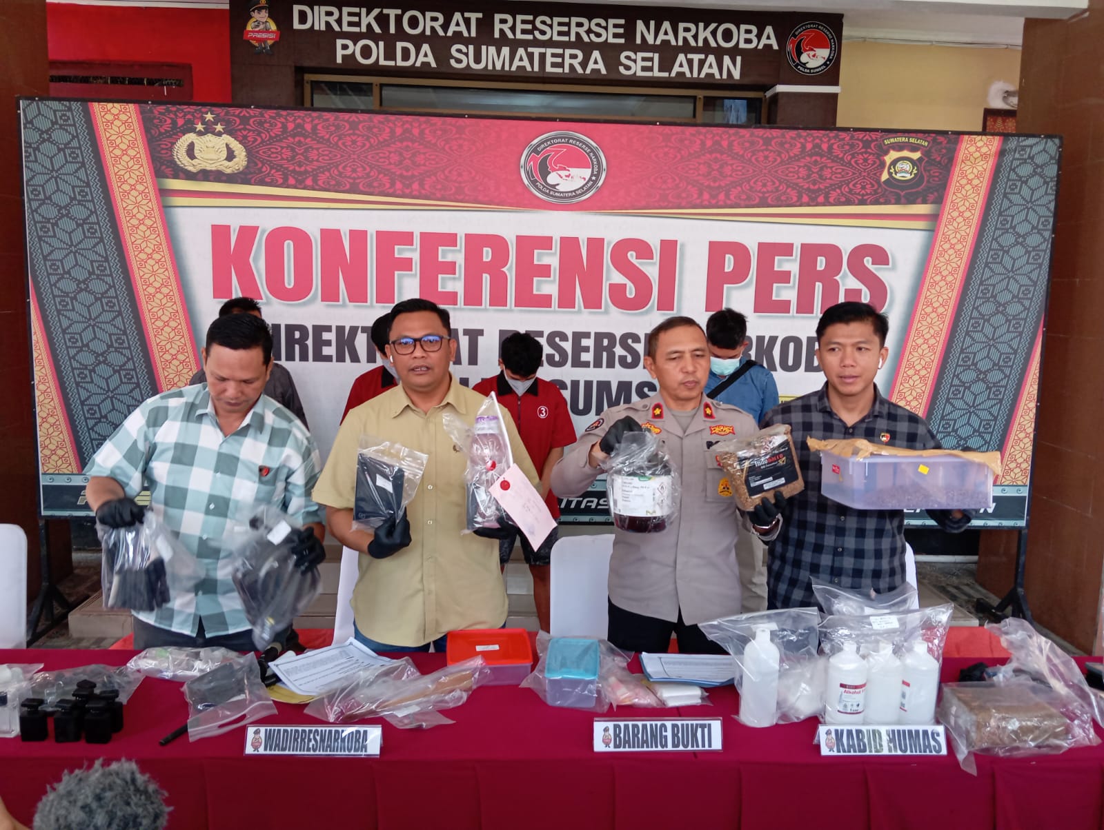Ditresnarkoba Polda Sumsel Gerebek Home Industri Narkoba Sintetis Cair di Palembang, Sasaran Kalangan Pelajar dan Mahasiswa