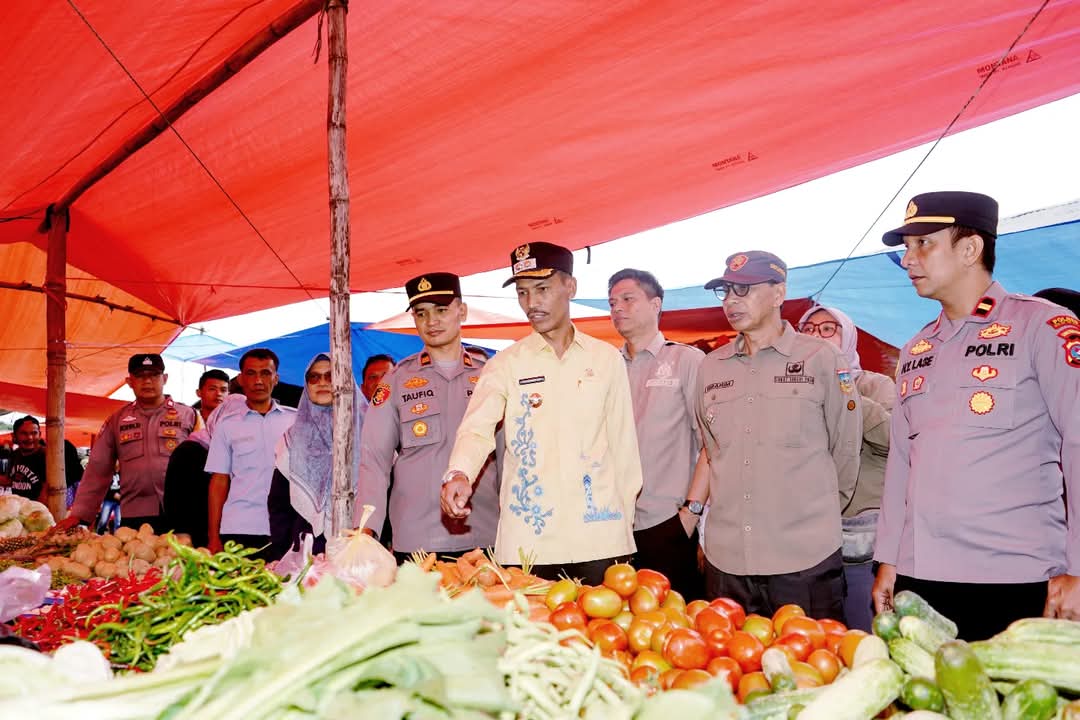 Wabup Yulian Efi Gelar Operasi Pasar di Muara Labuh, Pastikan Harga Kebutuhan Pokok Terkendali