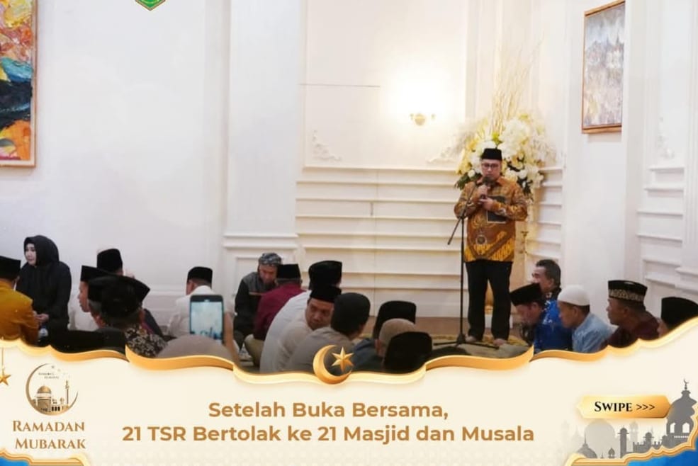 Hibah dari Pemko diserahkan senilai Rp30 juta ke beberapa masjid dan Rp15 juta ke sejumlah Musala