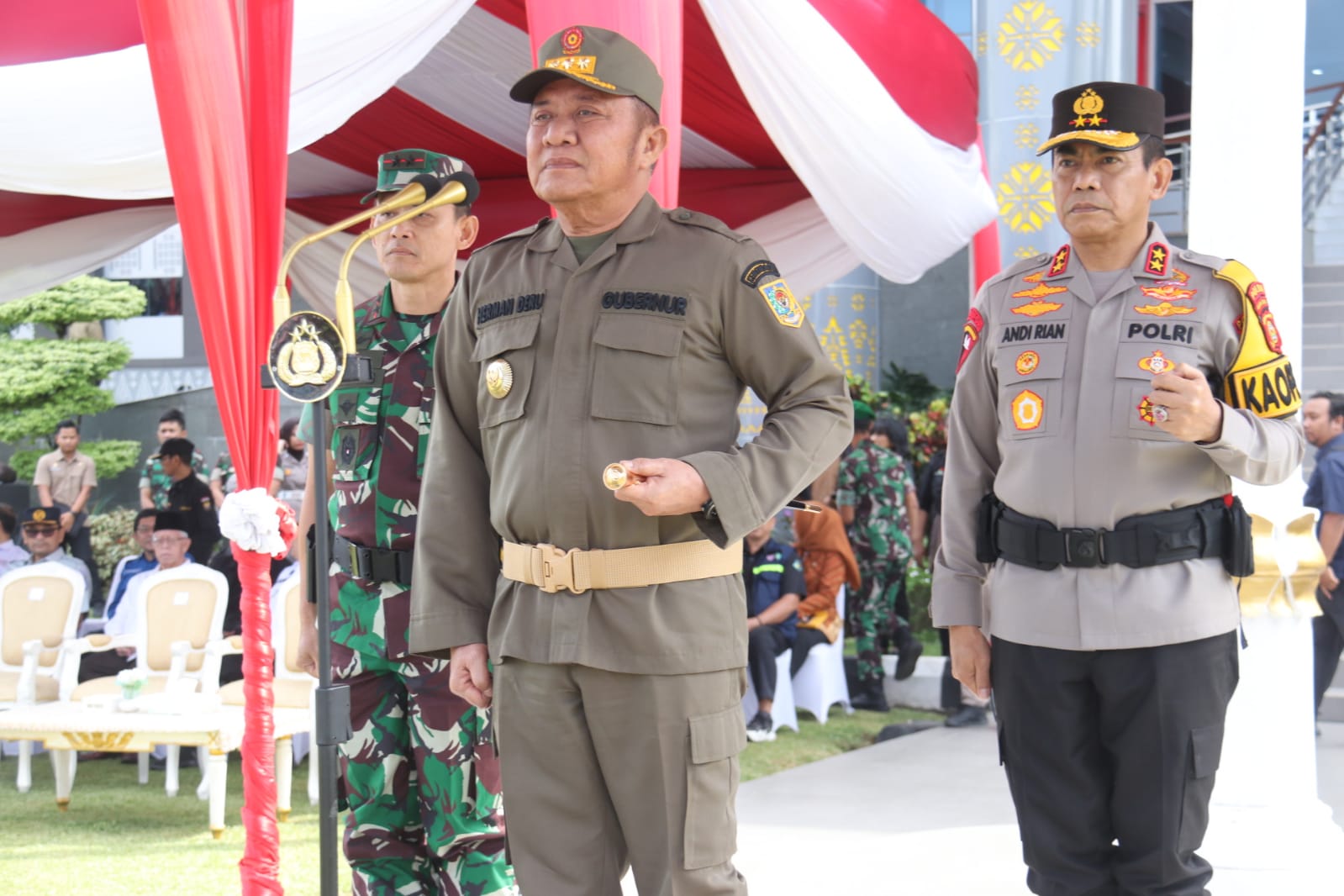 Pastikan Kesiapan Sarpras dan Personil serta Pengamanan Perayaan Idul Fitri 1446H, Gubernur , Kapolda, Pangdam cek pasukan pada Apel Gelar Pasukan Ketupat Musi 2025