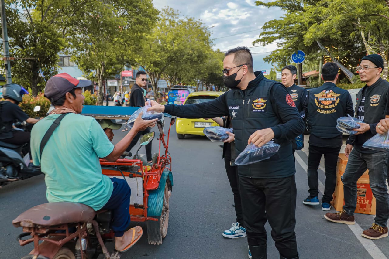 Gebrakan Ramadhan, Ribuan Takjil dan Sembako dari Komunitas Motor Gede HDCI Palembang