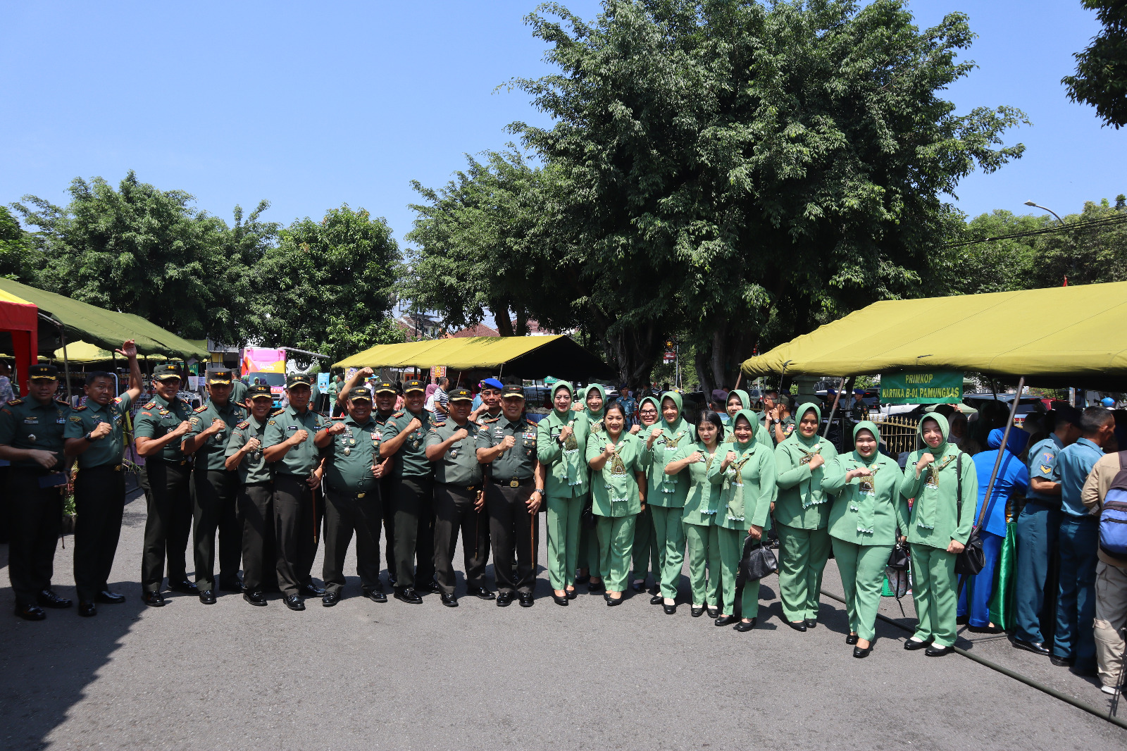 Letkol Inf Muhidin, S.H., M.I.P. Hadiri Kegiatan Stand Bazar Ramadhan TNI di Balai Pamungkas
