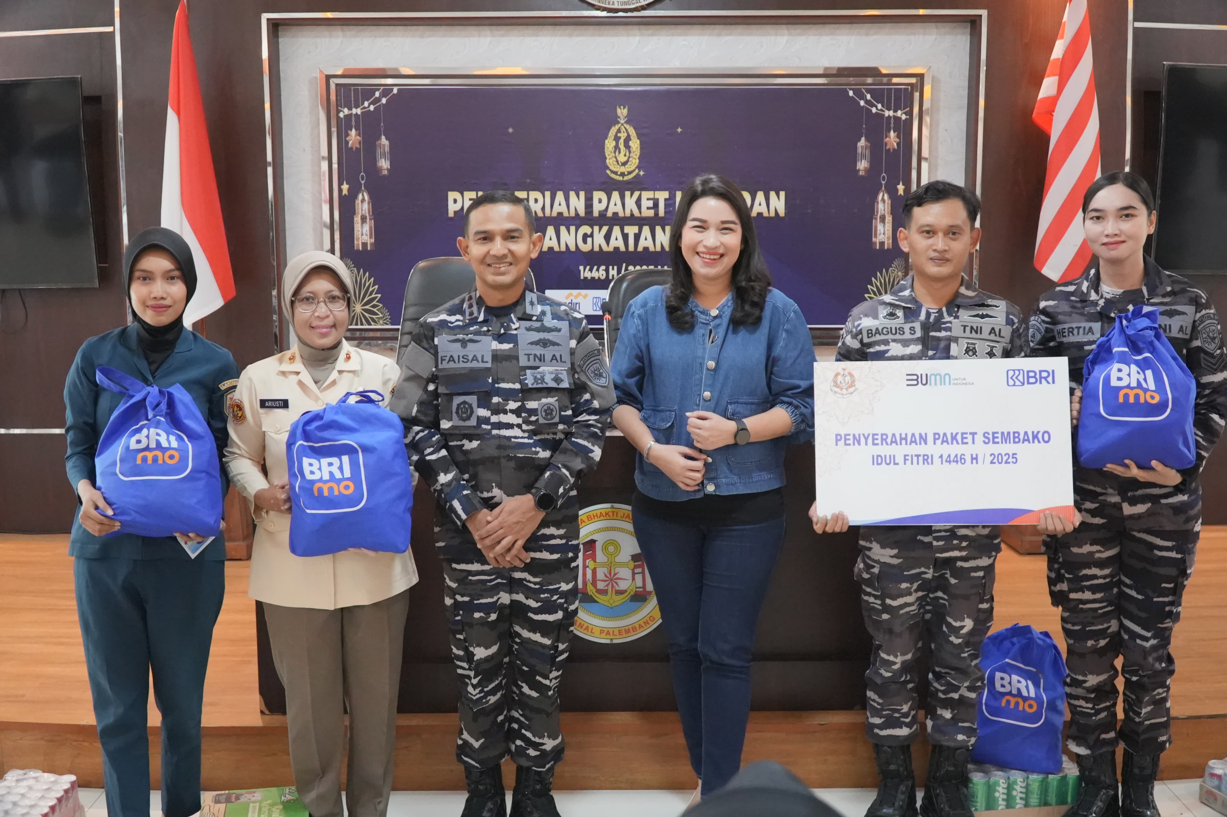 Lanal Palembang Ikut Ramaikan Pembagian Paket Lebaran Serentak TNI AL Tahun 2025