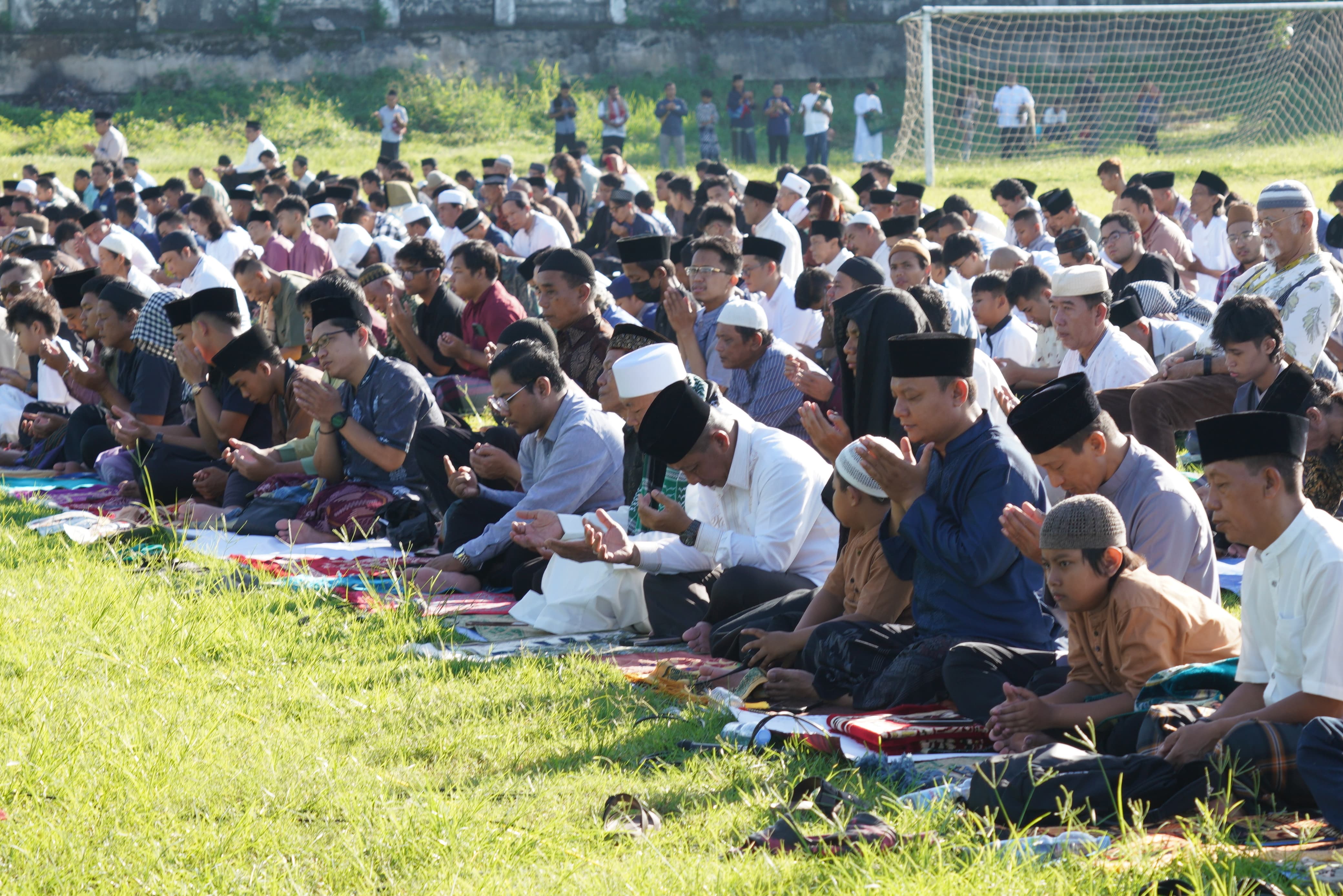 Komandan Korem 072/Pamungkas Sholat Idul fitri di Lapangan Kridosono