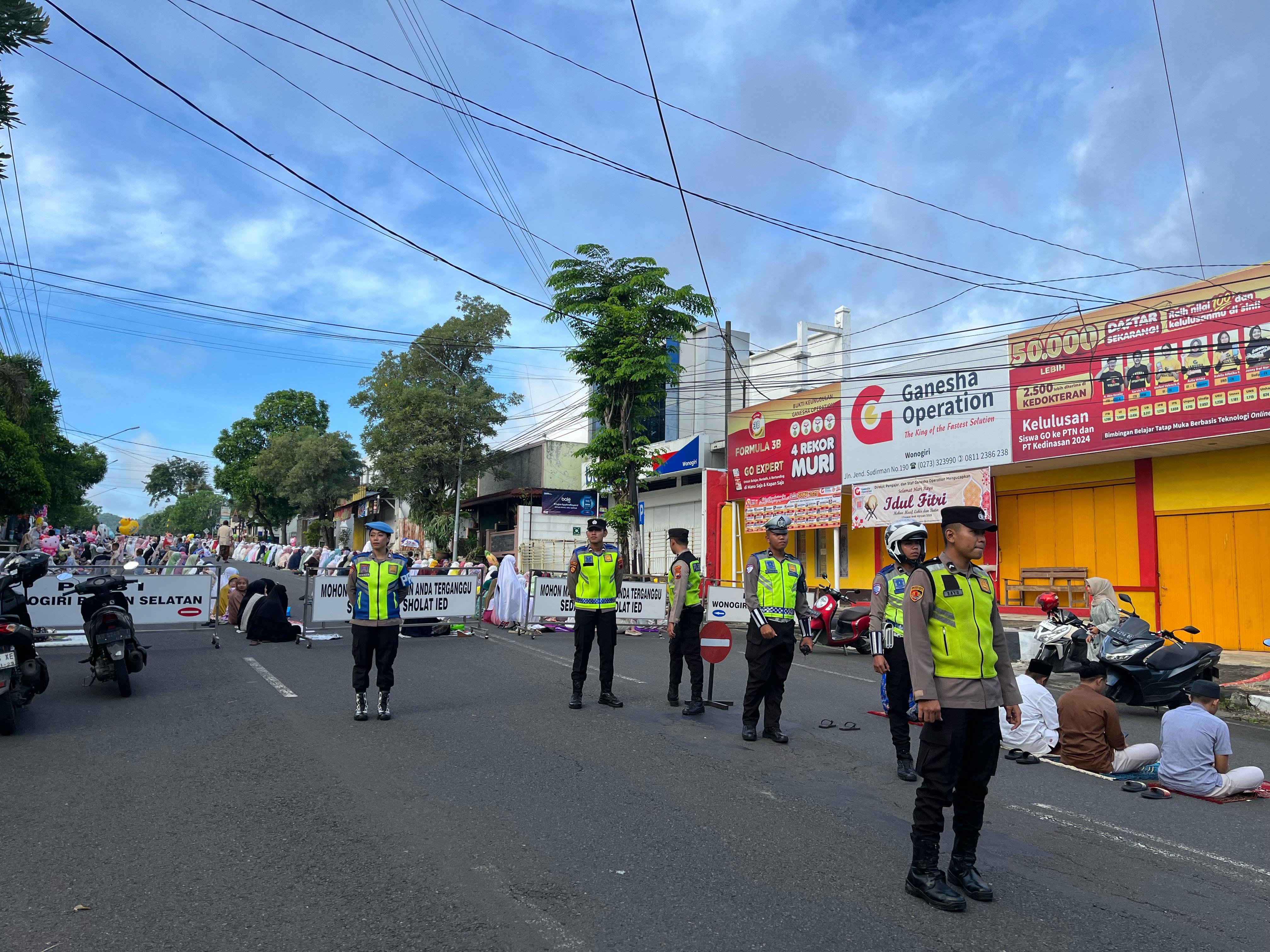 Jajaran Polres Wonogiri menggelar pengamanan ibadah salat Idul Fitri 1446 H Tahun 2025 di sejumlah lokasi.