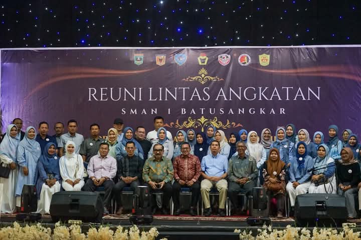 Berlangsung Meriah, Bupati Eka Putra Apresiasi Reuni Lintas Angkatan SMANSA Batusangkar