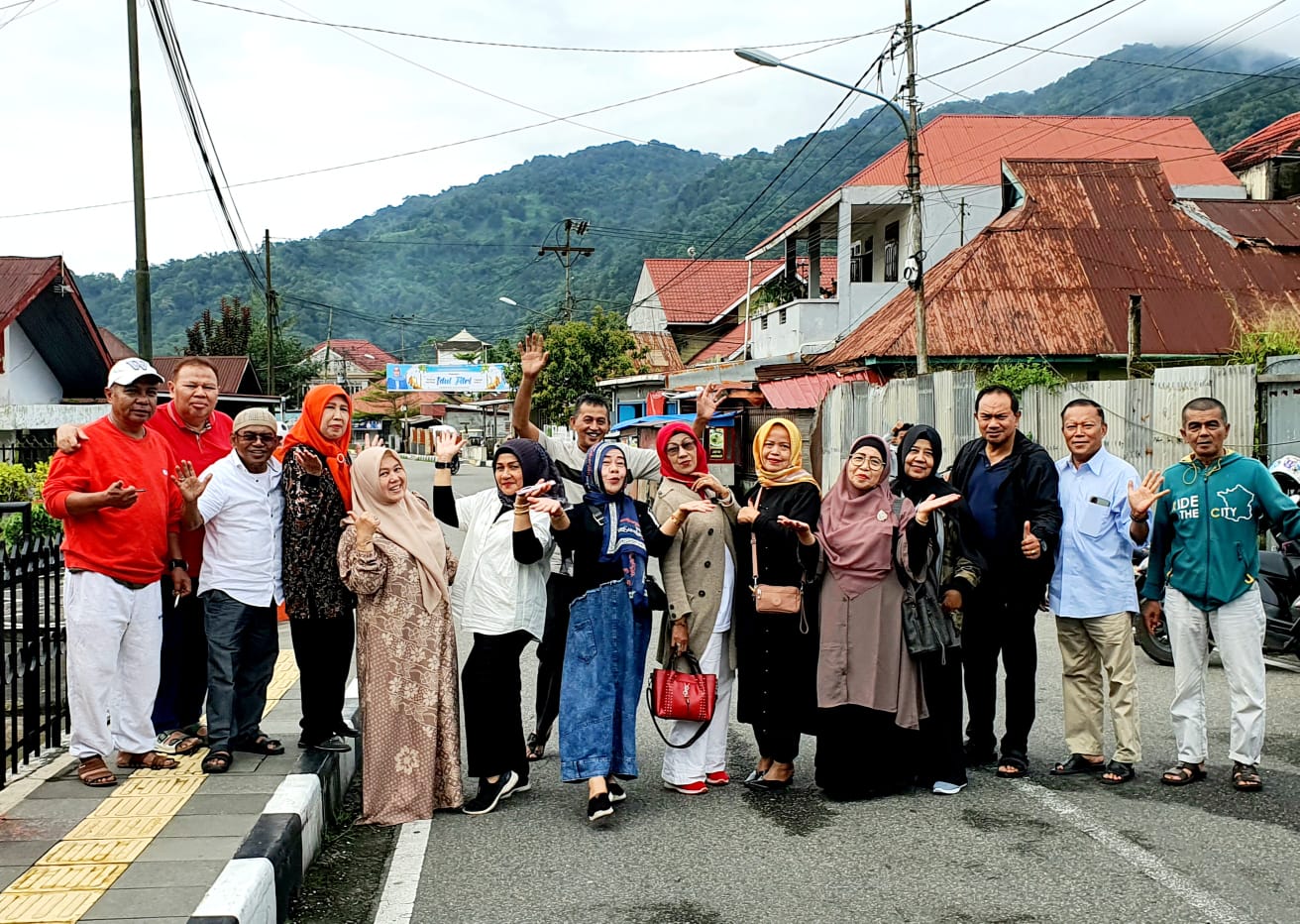Ngumpul Bareng Sahabat Ranah dan Rantau Palanta SMP’82, Sarapan Pagi di Lapau AMAI Katupek Pitalah