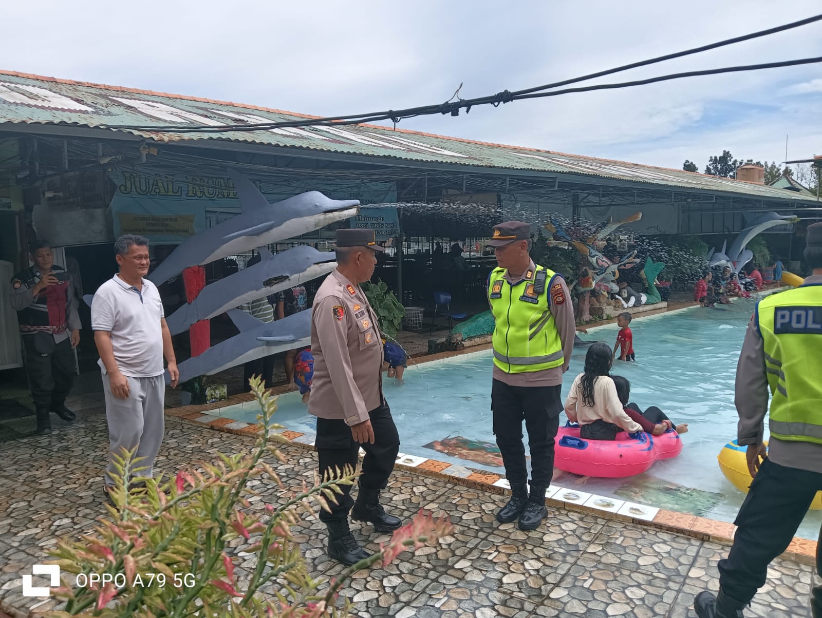Pastikan Keamanan Pengunjung, Kapolsek Talang Kelapa Tinjau Objek Wisata Pemandian Tanah Mas