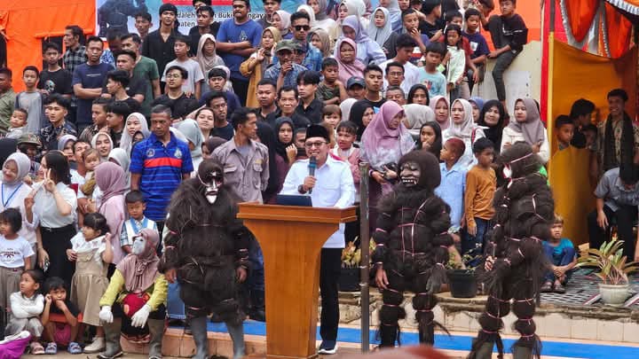 Berjalan Meriah, Lancar dan Sukses, Bupati Eka Putra Tutup Sepekan Pagelaran Seni di Andaleh Baruah Bukik