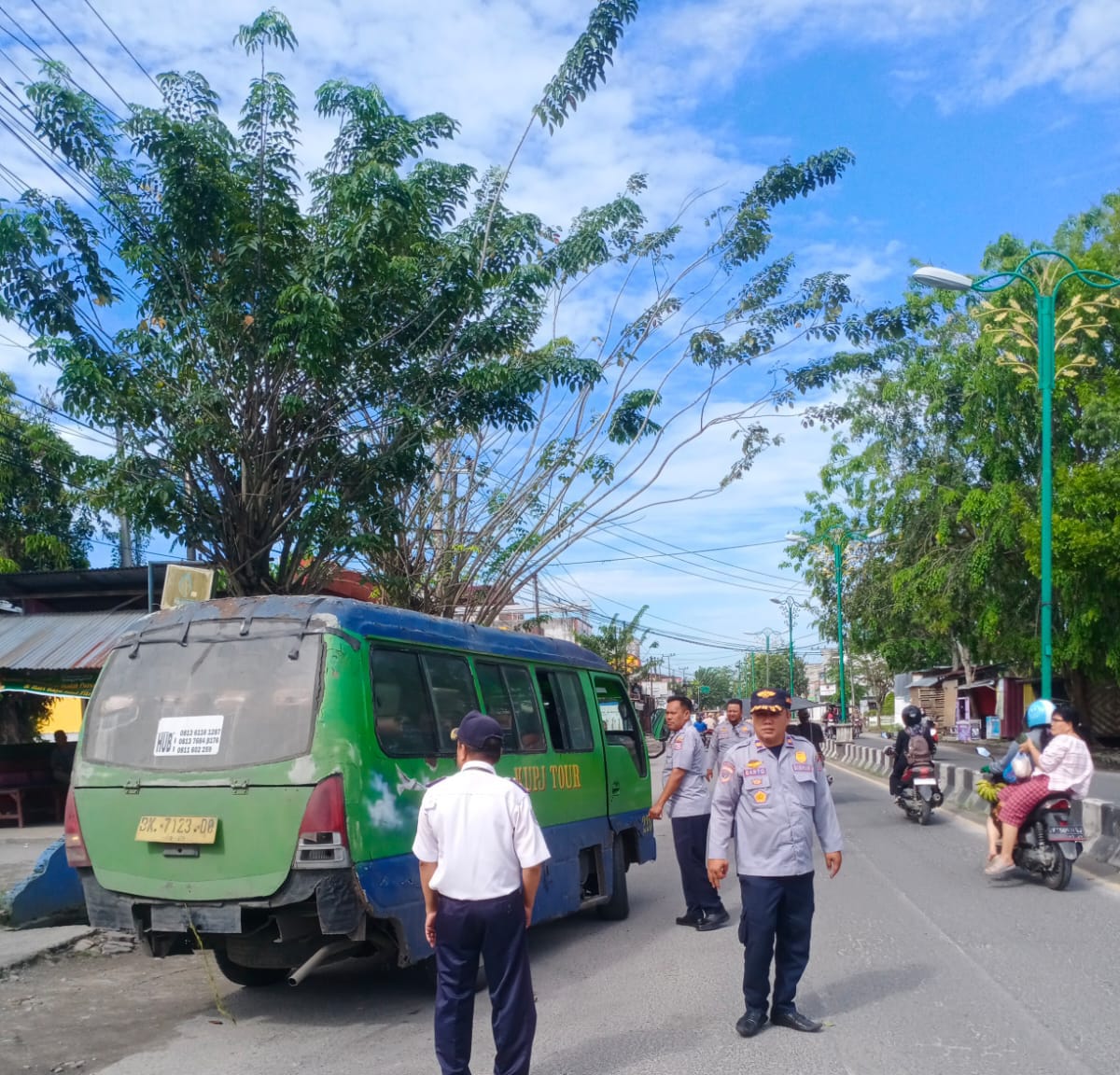 Dishub Tanjungbalai Tertibkan Angkutan Umum di Bahu Jalan dan Atur Lalu Lintas