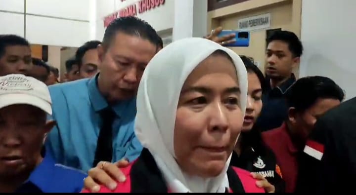 Mantan Walikota Palembang Fitrianti Agustinda beserta Suami Jadi Tersangka Dugaan Korupsi PMI Palembang.