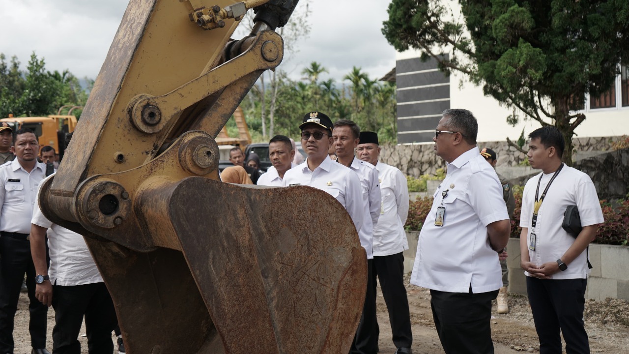 Bupati H. Khairunas Pastikan Kantor Pemerintahan Ditata dan Dirawat Kebersihannya