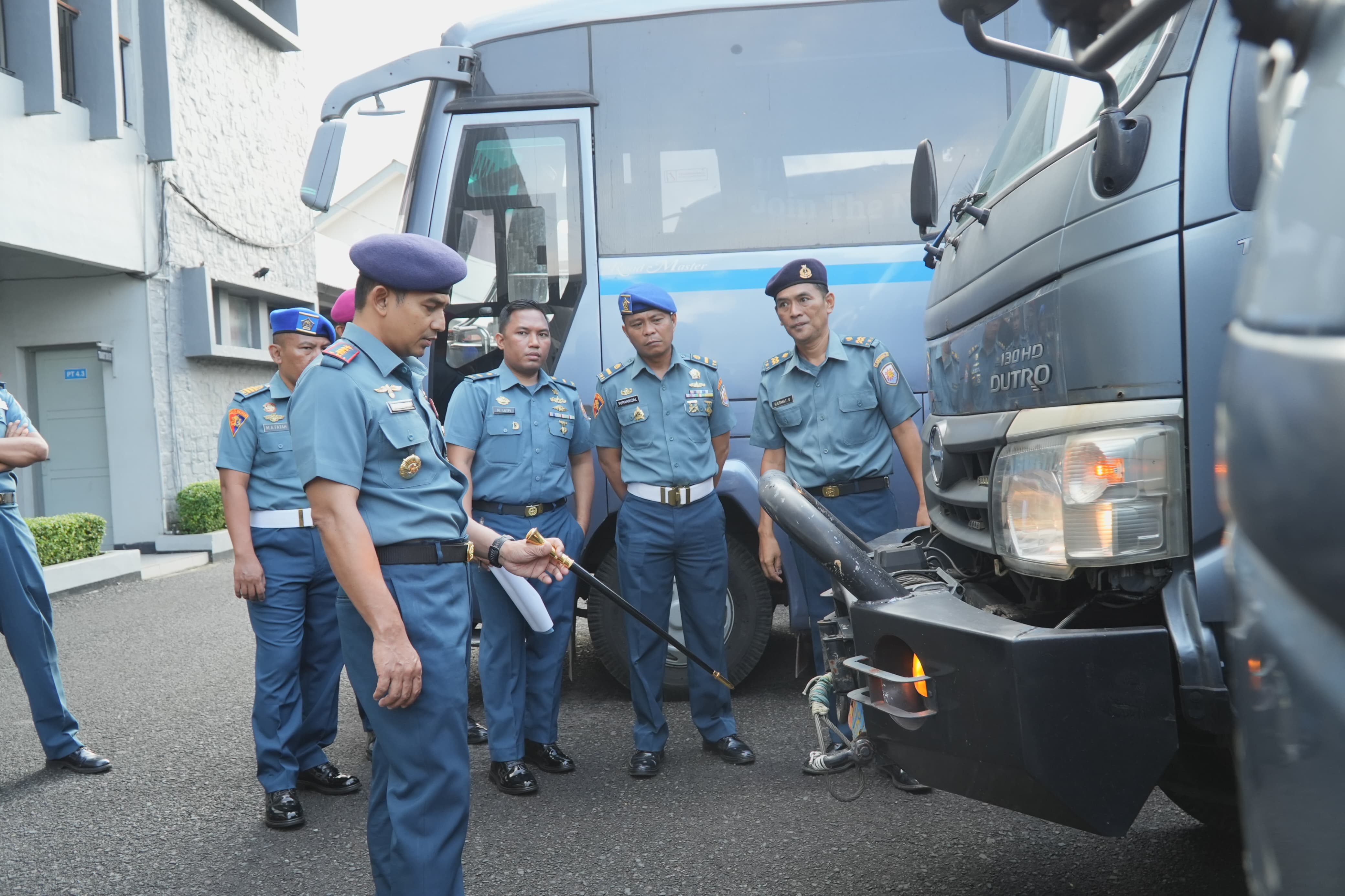 Danlanal Palembang Pimpin Apel Kelengkapan Kendaraan Dinas