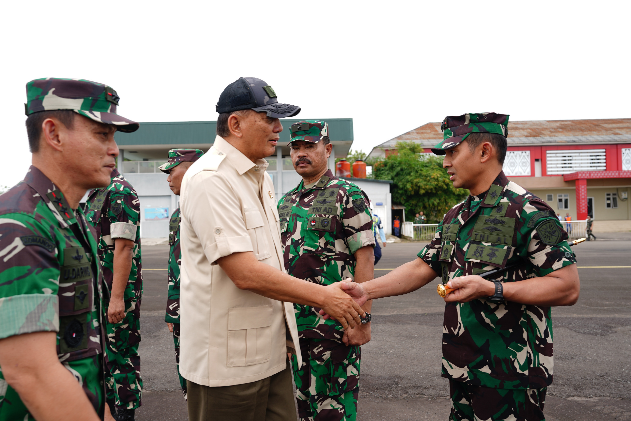 Komandan Lanal Palembang Jemput Menhan RI dalam Kunjungan Kerja ke Rindam II/Swj Lahat