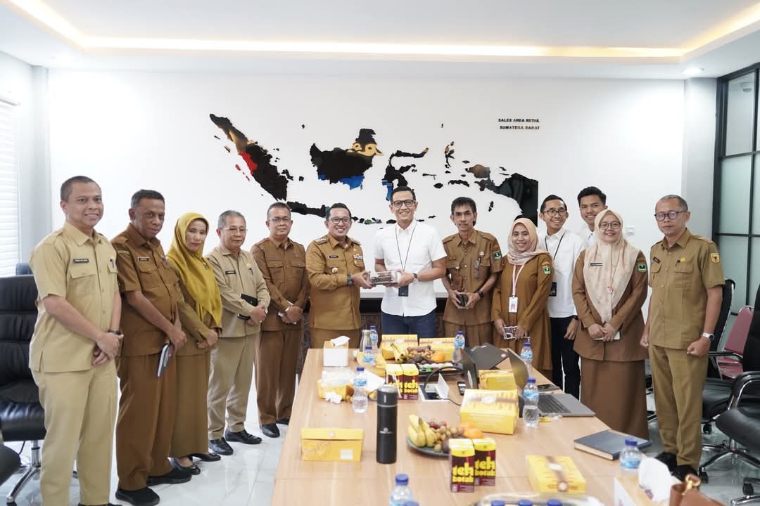 Bupati Eka Putra Kunjungi Pertamina Patra Niaga Perkuat Ketersedian BBM
